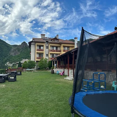 Kris בית הארחה