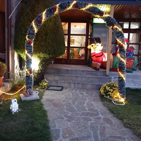 Kris בית הארחה 3*